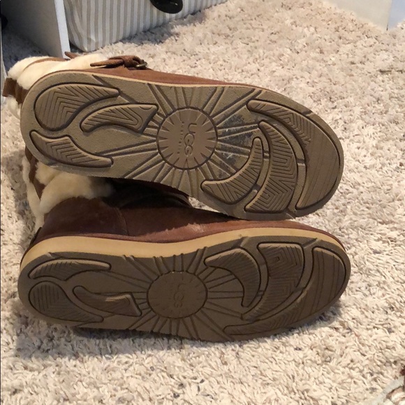 UGG tan women’s fur lined boots - final sale - Picture 5 of 13